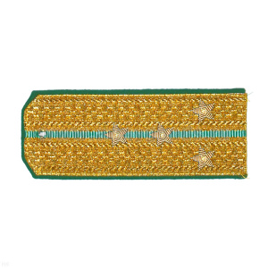 Погоны парадные золотые (металлиз.) с 1 зел. просв., вышит. канителью (капитан)