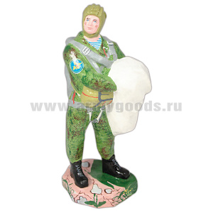 Фигурка гипсовая ВДВшник с несобранным парашютом в руках (на подставке; h = 27 см)