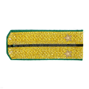 Погоны парадные золотые (металлиз.) с зел. кантом с 1 черн. просв., вышит. канителью (лейтенант)